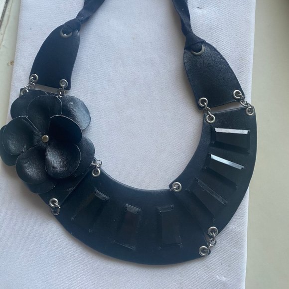 "leather" flower statement necklace - Picture 1 of 4